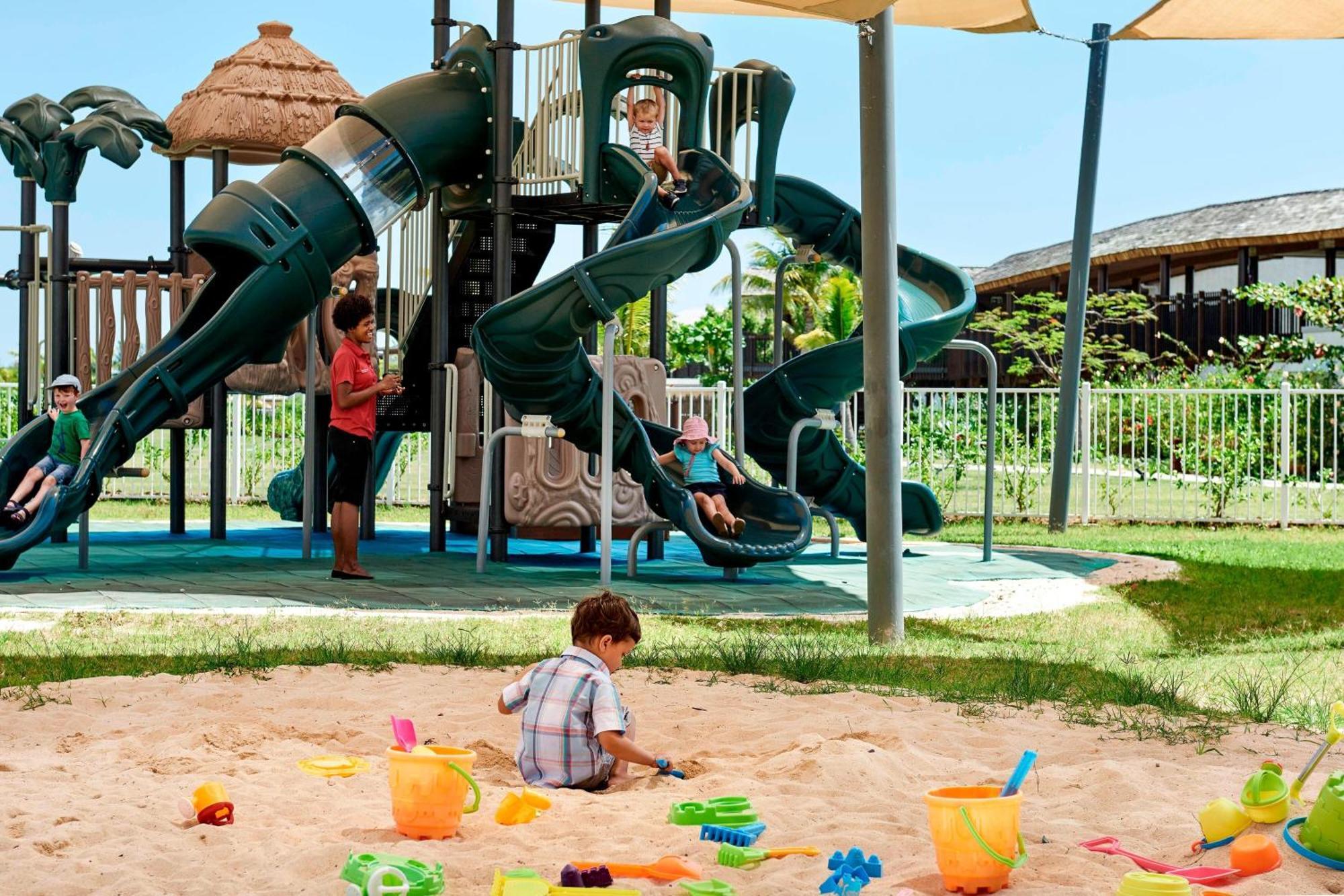 Fiji Marriott Resort Momi Bay Dış mekan fotoğraf Playground at the resort