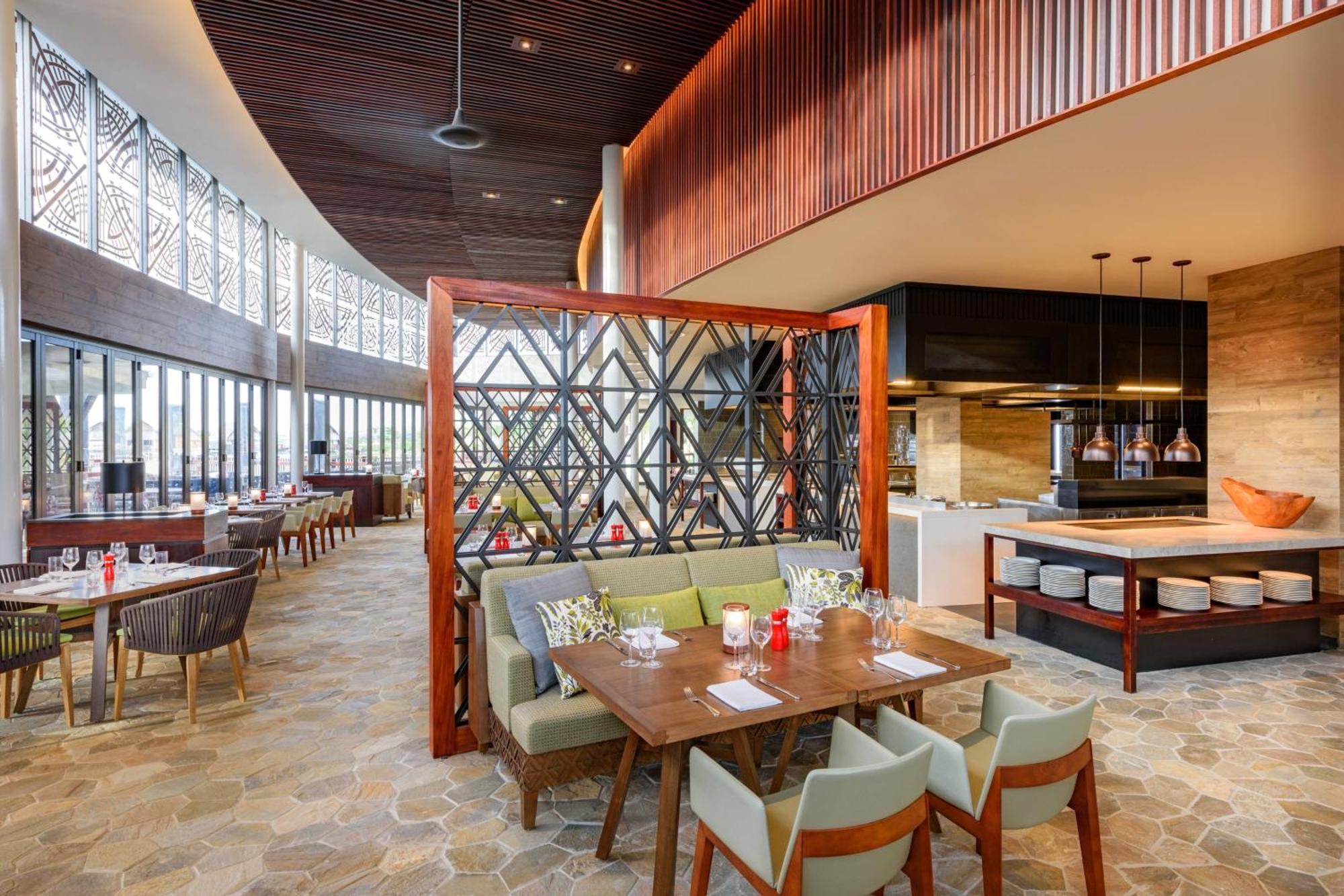 Fiji Marriott Resort Momi Bay Dış mekan fotoğraf The restaurant